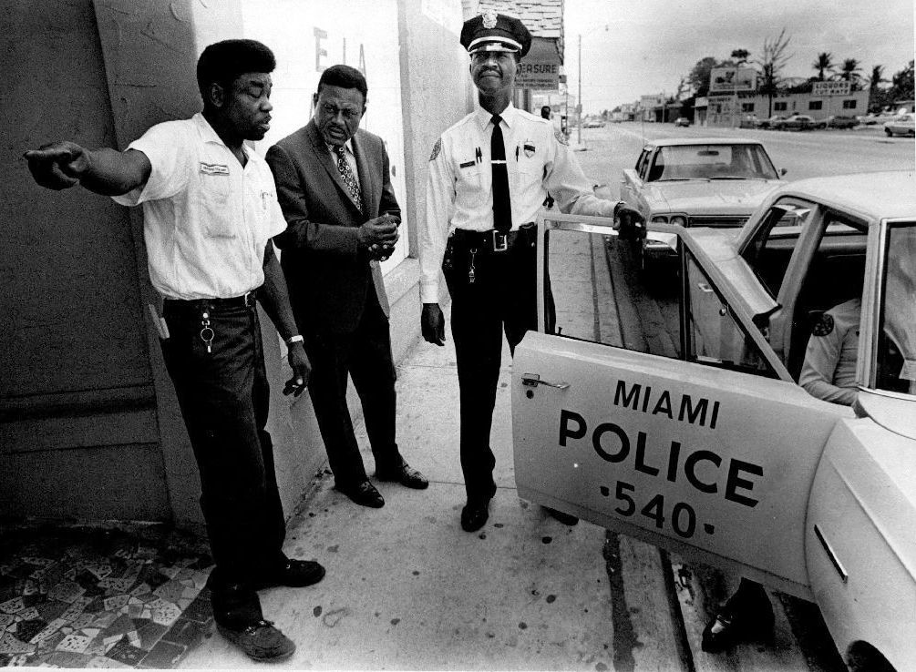 amiPolice1969PlymouthSatellite-vi.jpg