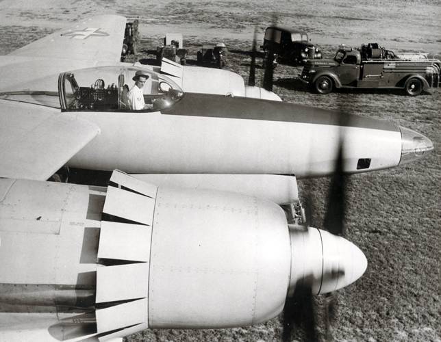 HughesTestXF11plane1946.jpg