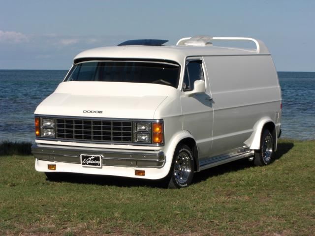 00c6399ba5a50bb1815cfdfaea2555c4--cool-vans-chevy-vans.jpg