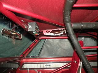 EDELBROCKAVS800CARBSCHUCKSINTERIOR018.jpg