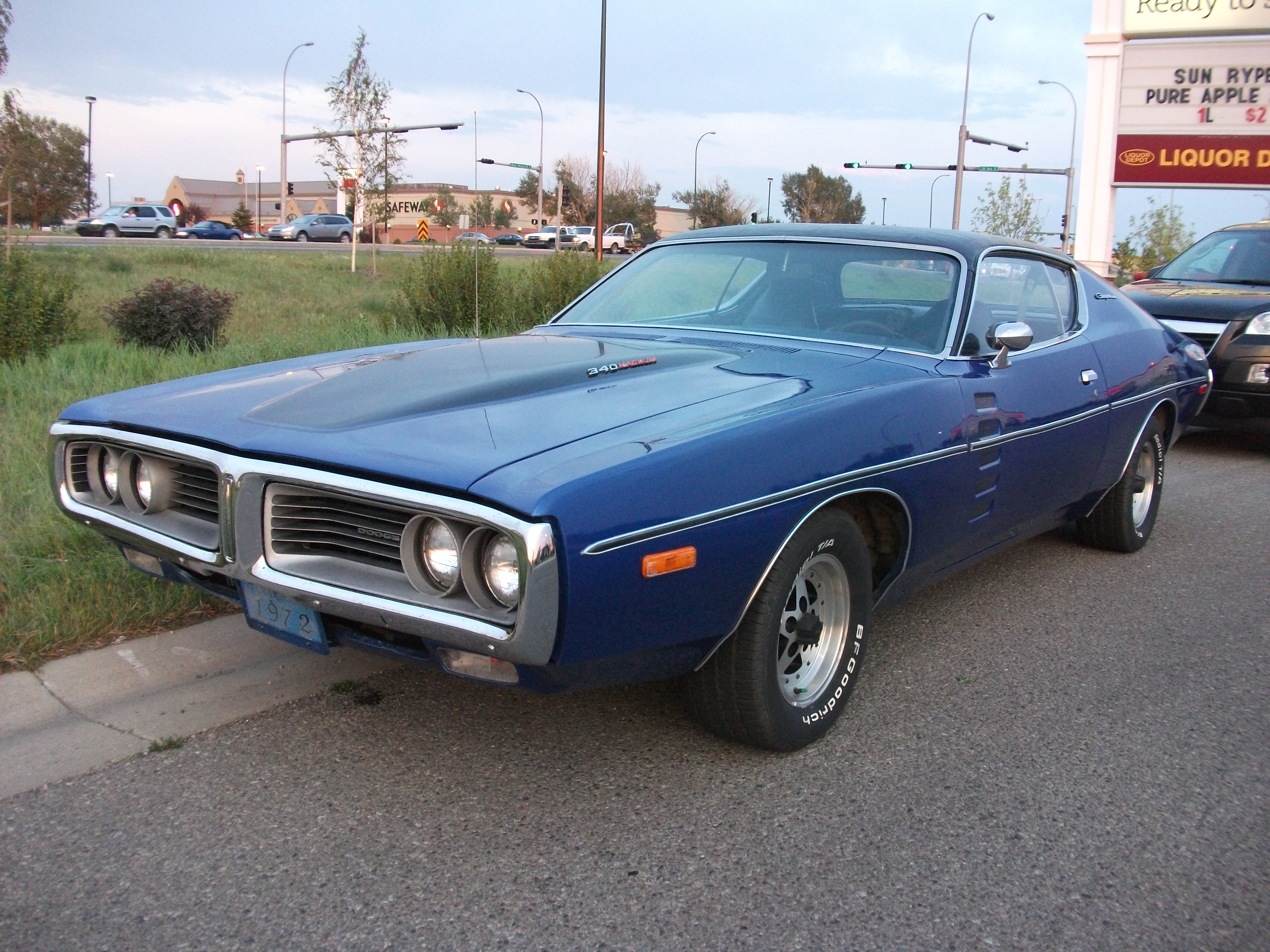 1972_Dodge_Charger_Rallye_%284937605021%29.jpg