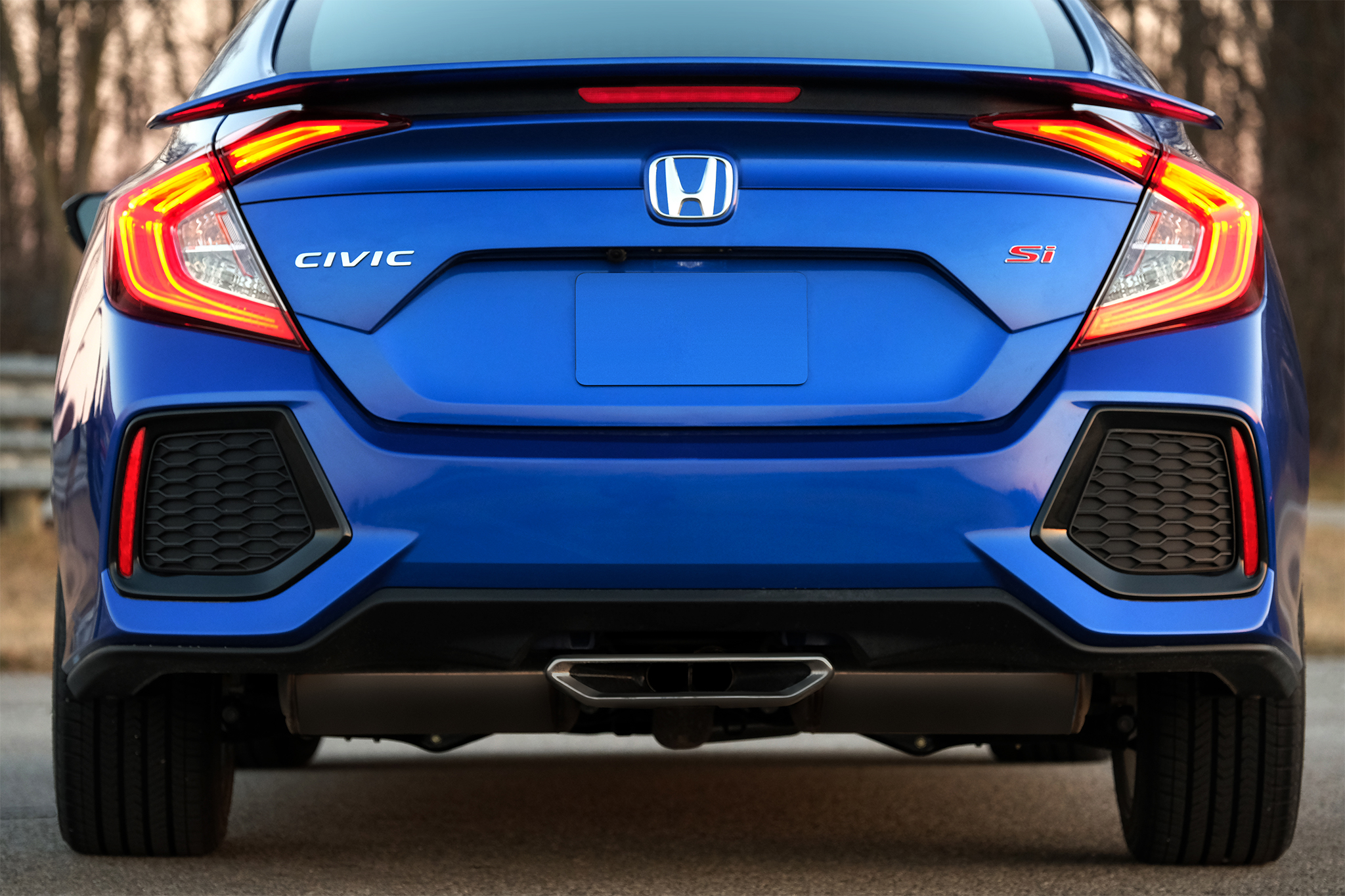 2017-Honda-Civic-SI-Sedan-rear-end.jpg