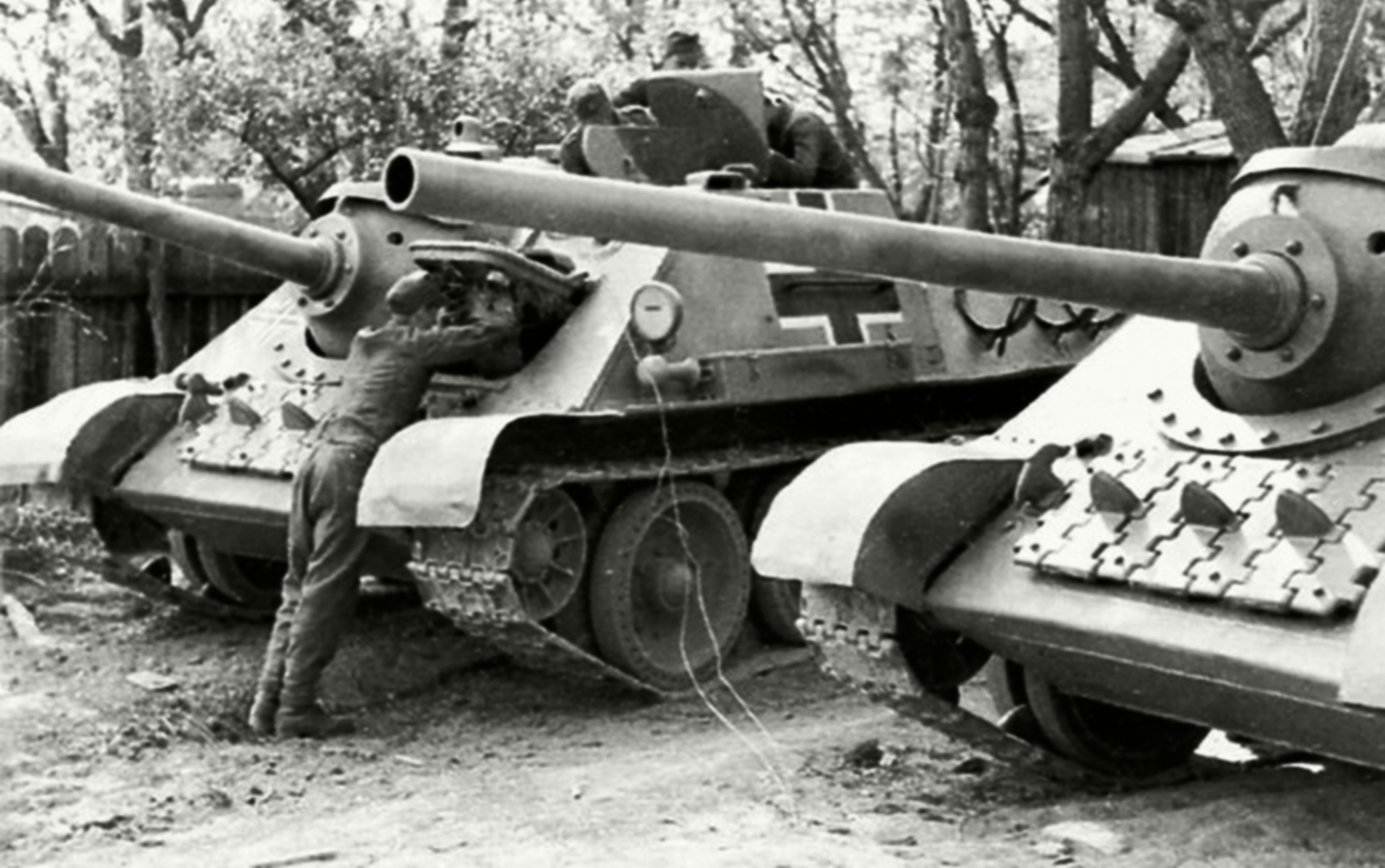 WWII_Soviet_Union_-_Tank_Destroyer_SU-85.jpg