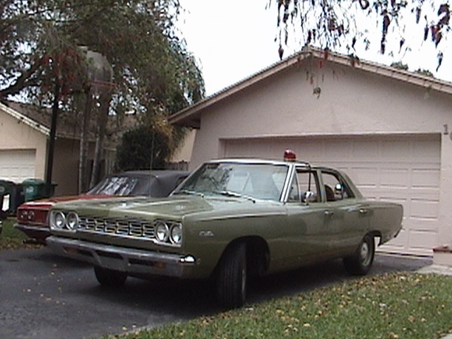 FLMiamiPolice1968Plymouth01-vi.jpg