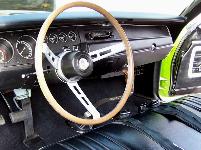 interior-dash.jpg