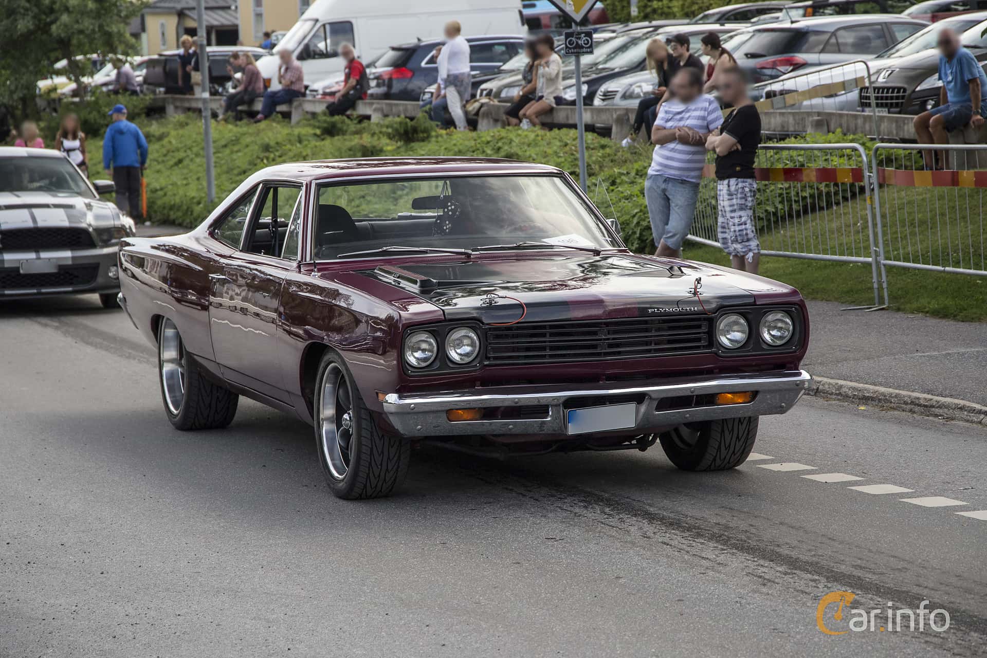 plymouth-road-runner-coupe-front-side-american-carshow-norrtelje-2016-1-281352.jpg