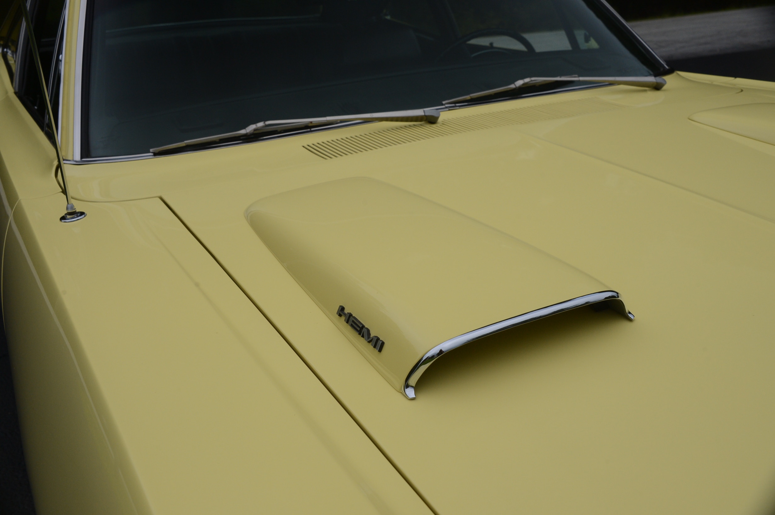 019-boeye-1969-dodge-super-bee-hemi-hood-scoop.jpg