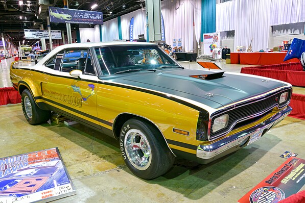032-2018-mcacn-scat-pack-juliano-1970-plymouth-rts-road-runner-front-three-quarter.jpg