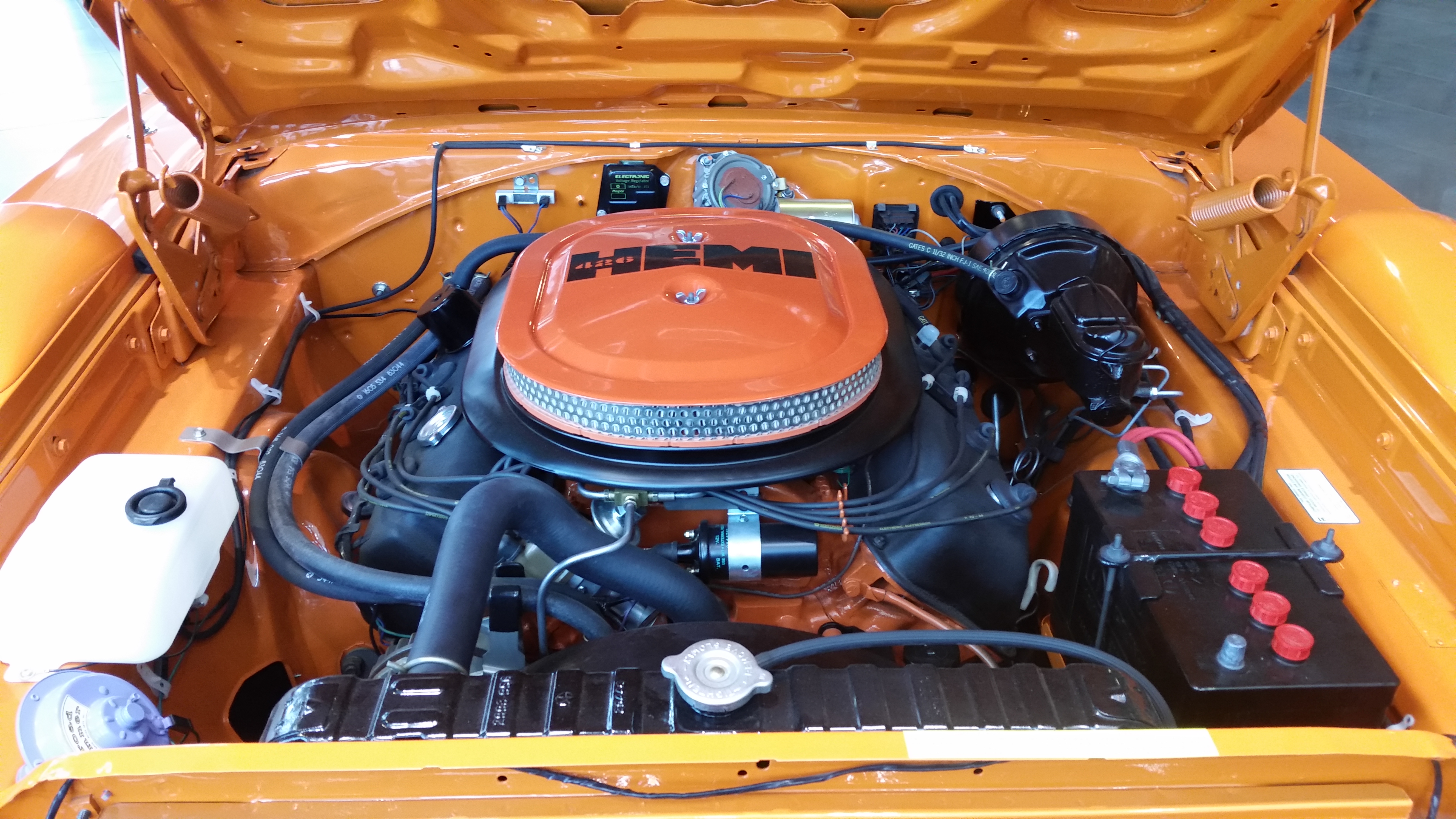 426_Hemi_V8.jpg